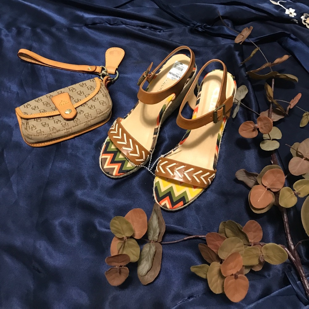 Pretty wedge‎ sandal